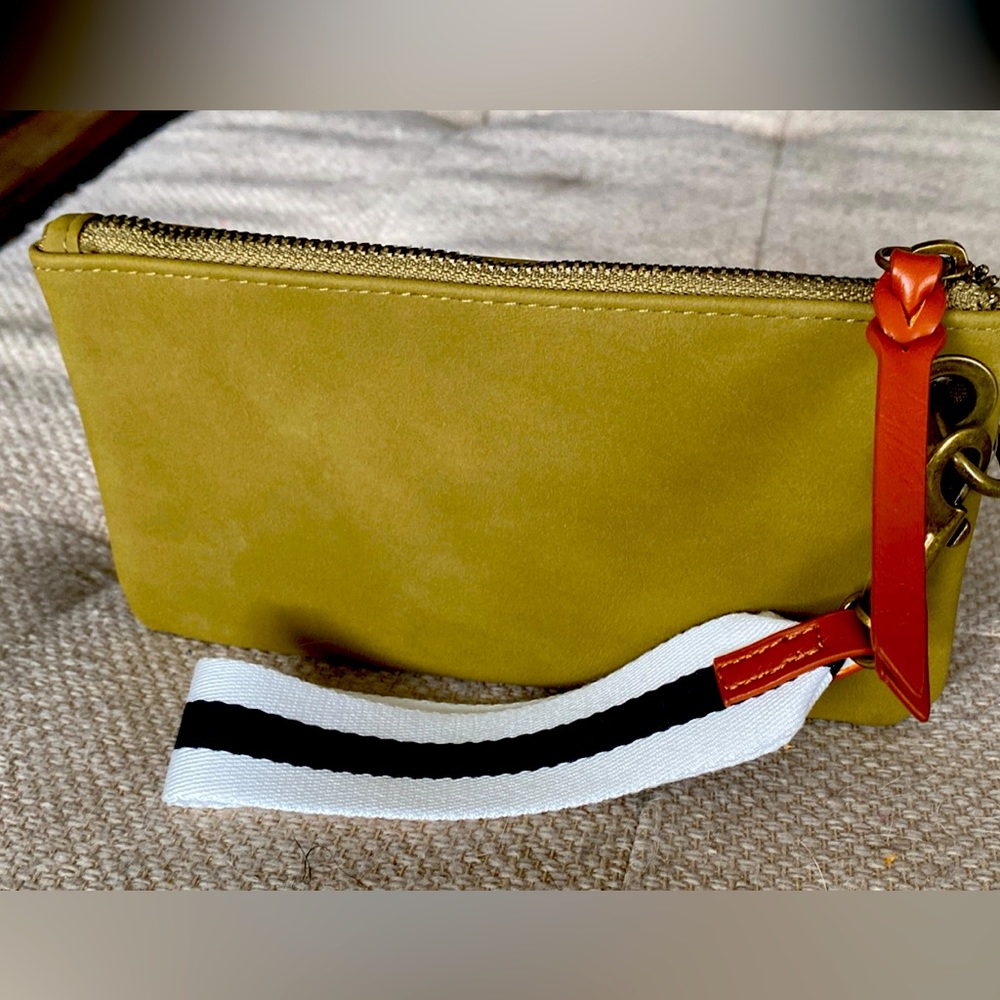 Universal Thread Army Green Wallet
